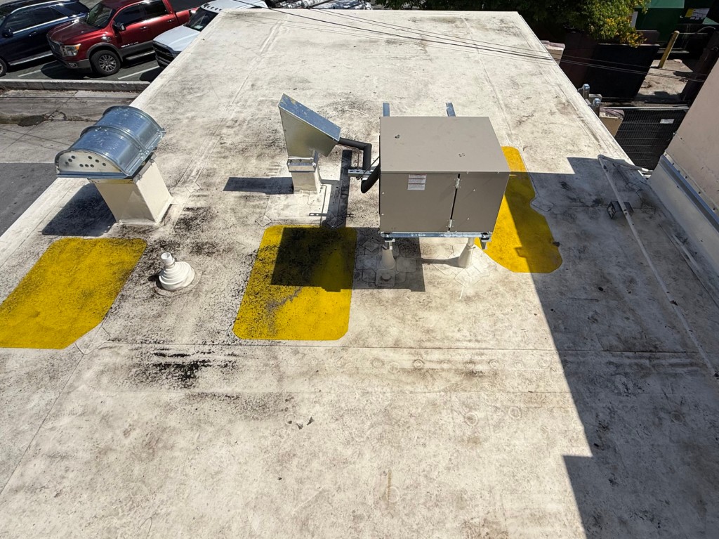 Fort Lauderdale TPO roof before cleaning